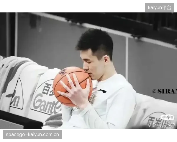 前国手郭艾伦的顶薪合同今夏到期，但其近三个赛季严重的伤病史给广州男篮的续约决策带来巨大变数。